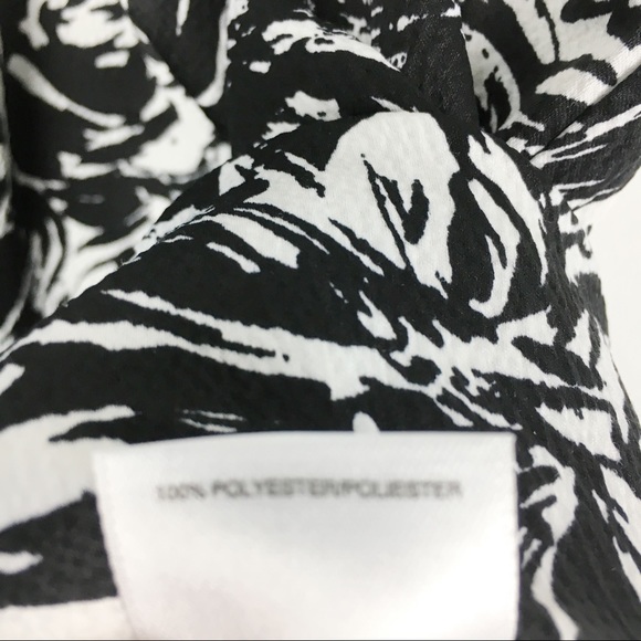Nine West Womens Size Medium M Black White Artsy Floral Rose Print Blouse Top - Picture 6 of 8